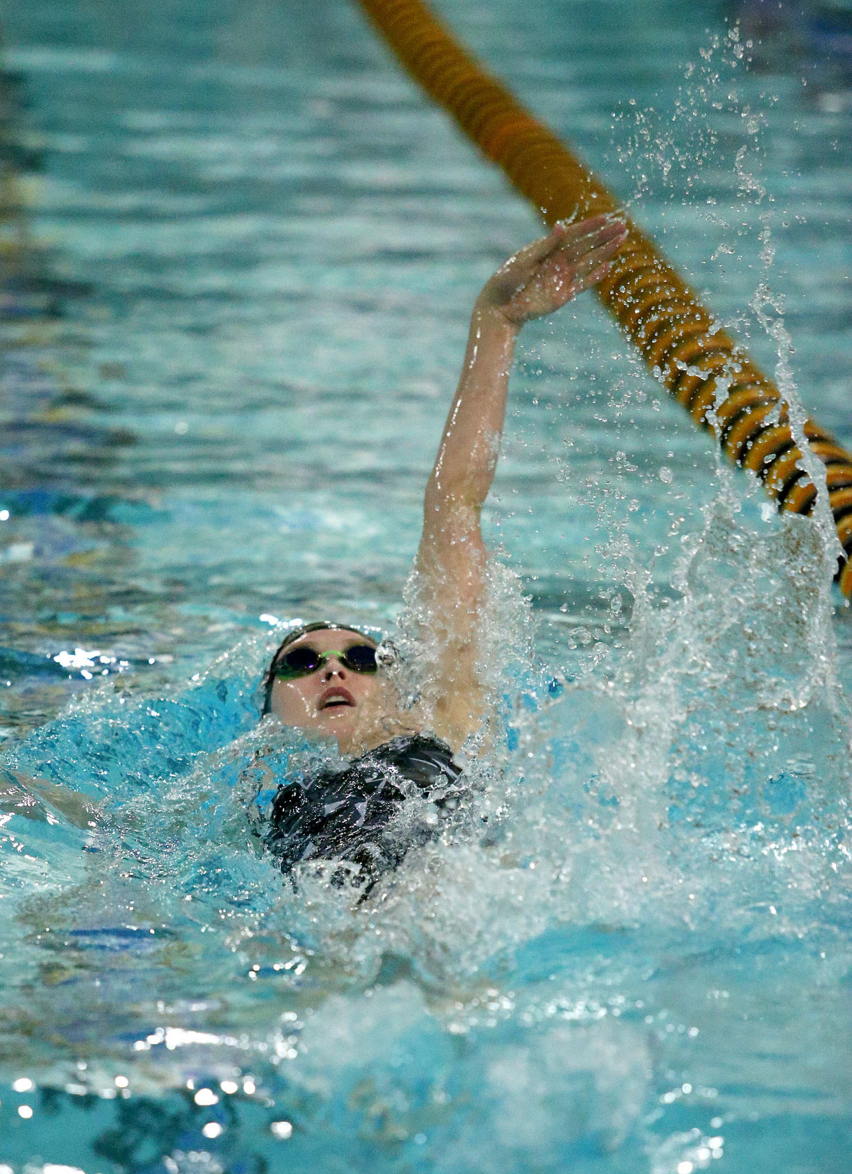 100218-Bett-PV-Swimming-001